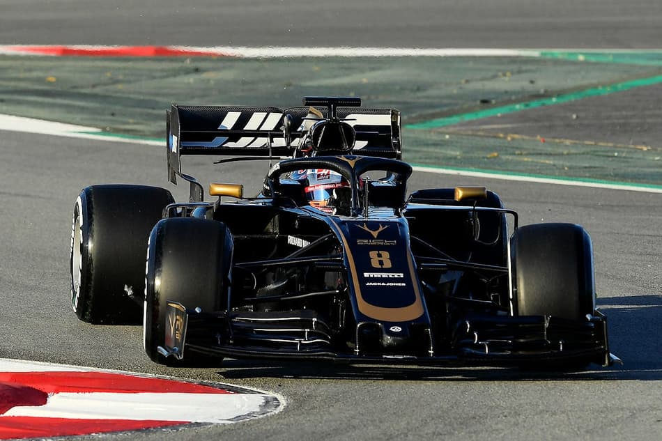 Rich Energy ‘brinca’ com a Red Bull após Haas a superar no primeiro dia em Barcelona