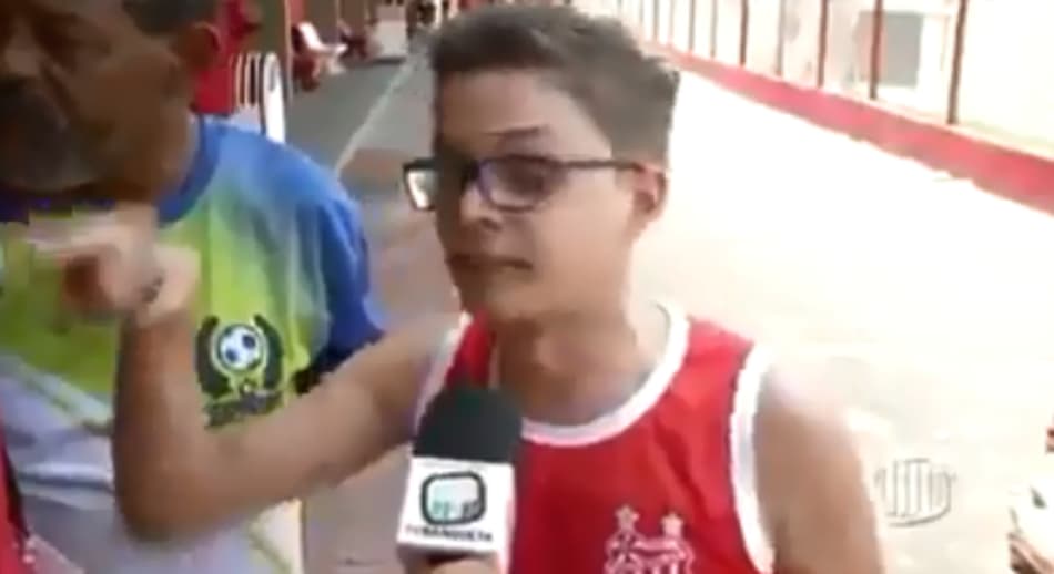 Hilário! Torcedor comentarista viraliza ao cornetar time de coração. Veja o vídeo!