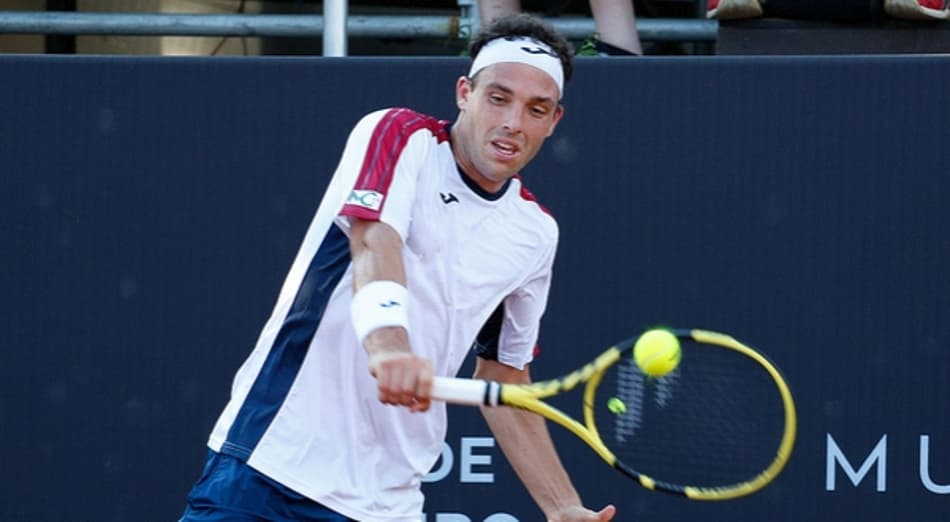 Vindo de título na Argentina, Cecchinato cai na estreia no Rio