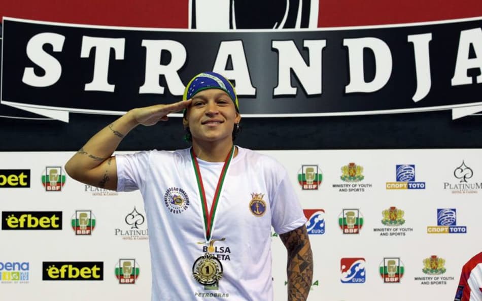 Beatriz Ferreira conquista ouro inédito em torneio de boxe europeu