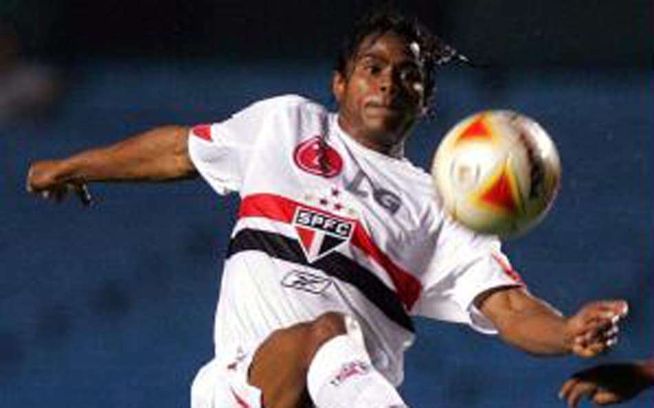 Frédson, com a camisa do São Paulo, na década passada