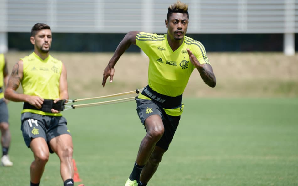 Artilheiro do Fla no ano, Bruno Henrique pode voltar contra a Lusa