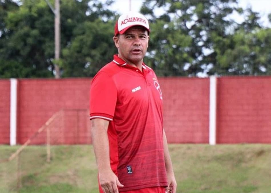 Coritiba oficializa a contratação de Umberto Louzer