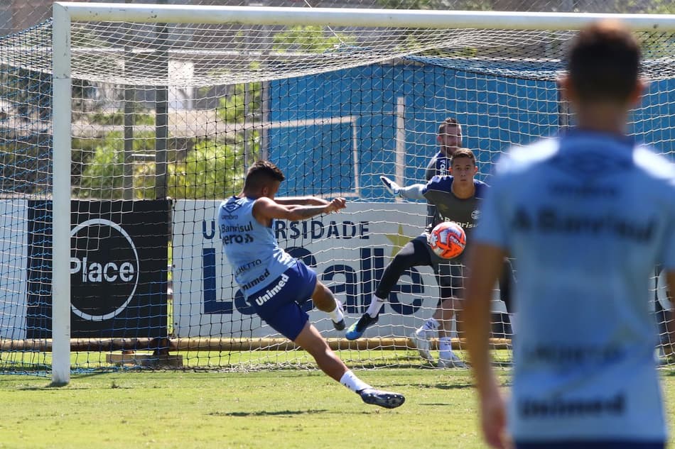 Grêmio encara o lanterna do Gauchão com o time titular