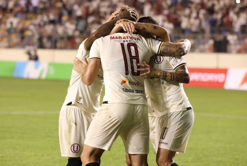 Universitario ganha a primeira e dorme na liderança do Peruano