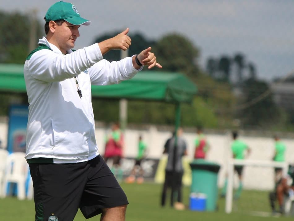 Com iminente chegada de Umberto Louzer, Matheus Costa comandará Coritiba na decisão