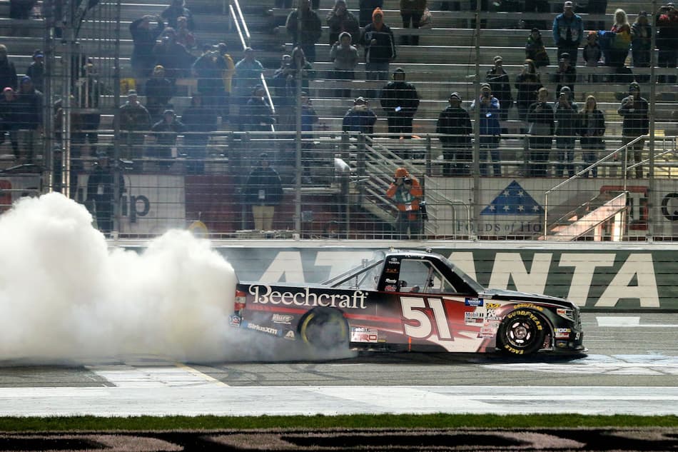 Kyle Busch vence em Atlanta e quebra o recorde de vitórias da NASCAR Truck Series