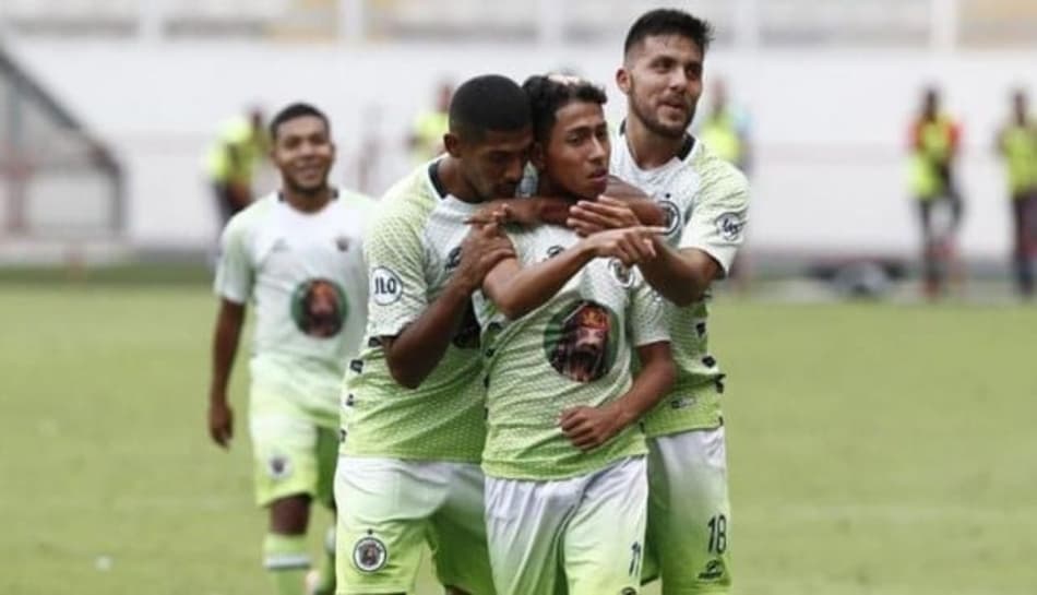 Camisa de clube peruano é vendida em tradicional loja da Inglaterra