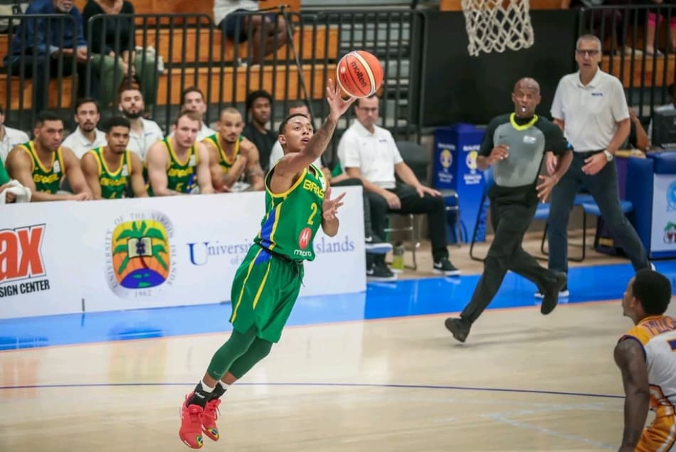 Brasil encerra eliminatórias com vitória sobre República Dominicana