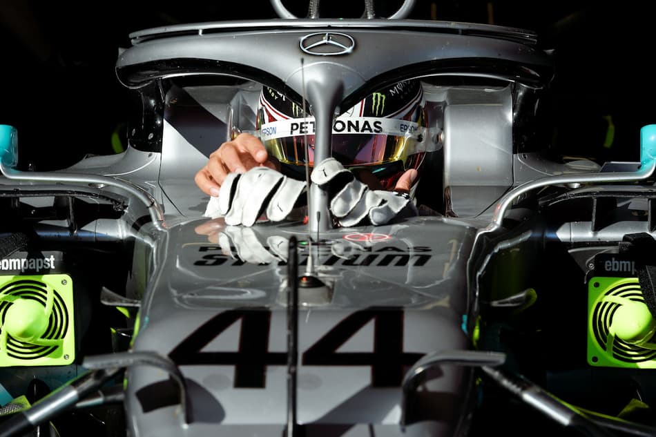 Pré-temporada da F1: Mercedes aperta o ritmo no último dia em Barcelona; Vettel três milésimos à frente de Hamilton