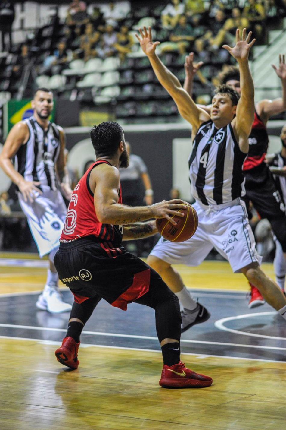 Fla vence novamente o Botafogo e segue invicto no clássico pelo NBB