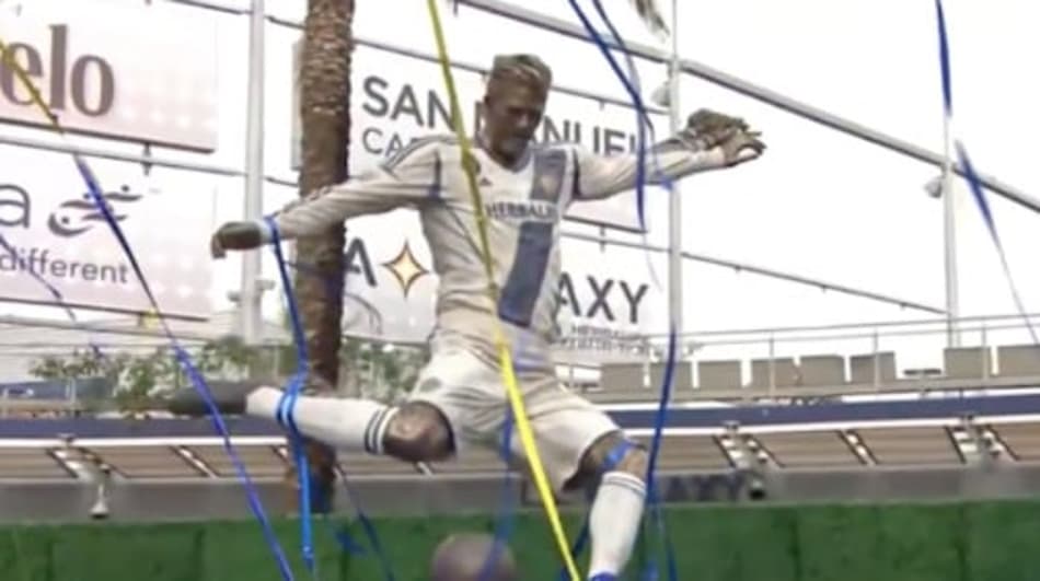 VÍDEO: Beckham recebe estátua do LA Galaxy e diz ter sonho realizado