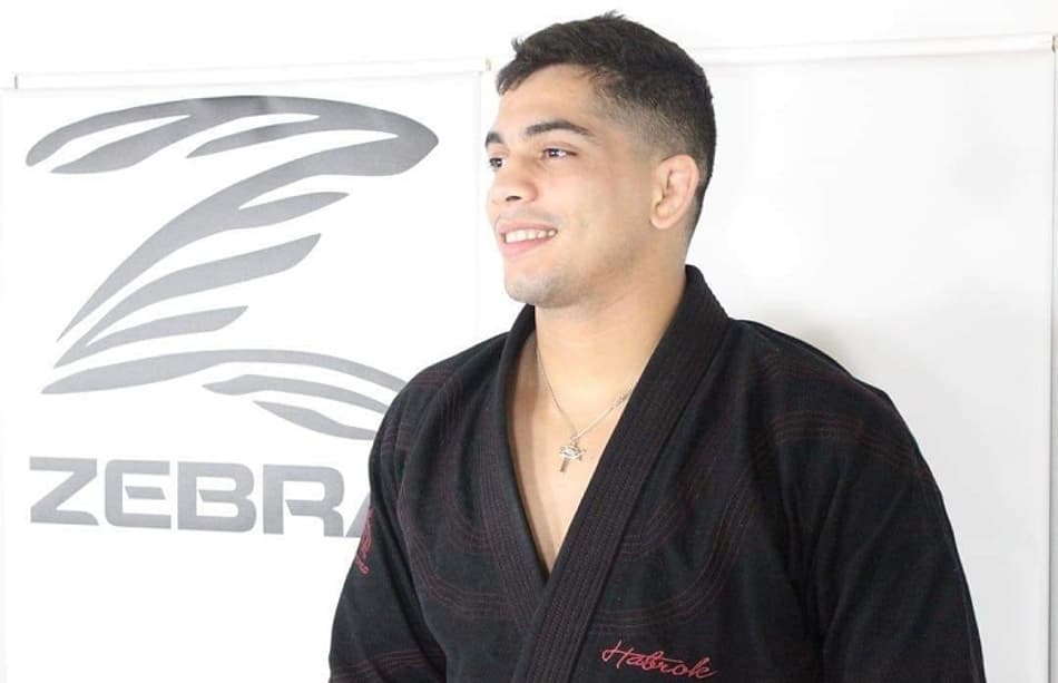 Faixa-preta mostra posição 'beijo da tilápia' no Jiu-Jitsu; assista e pratique