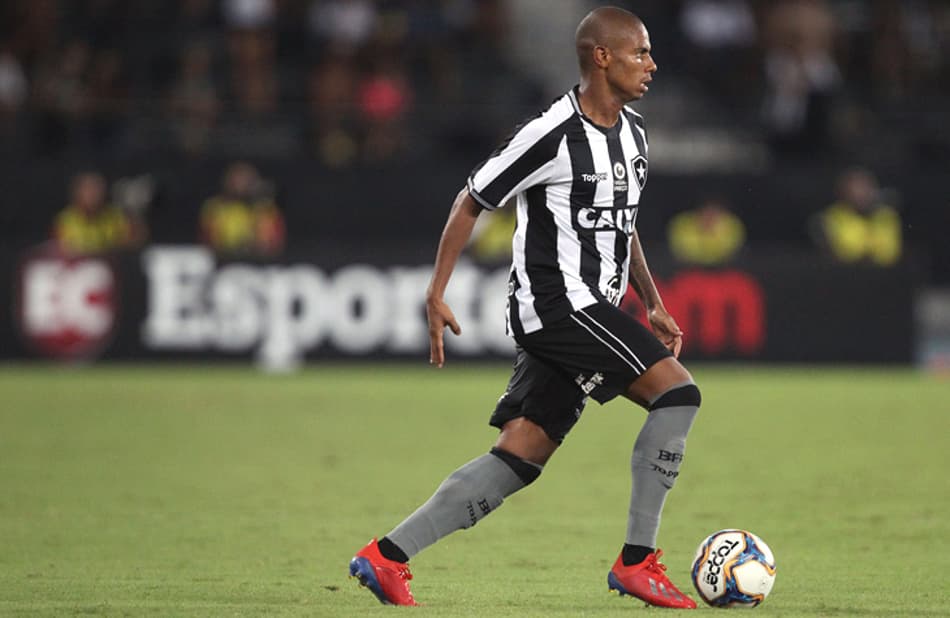 Três jogos e três funções diferentes: promissor, Rickson se torna curinga