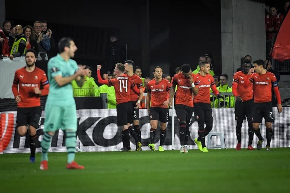 Rennes não perdoa, vence e complica vida do Arsenal na Liga Europa