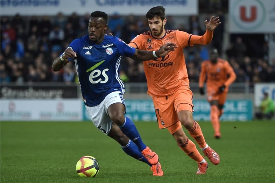 Lyon sai na frente, mas cede o empate ao Strasbourg na Ligue One