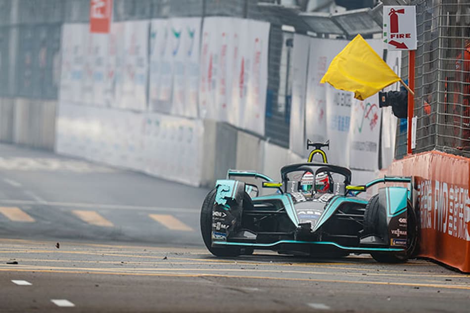 F-E: Quebra na suspensão dianteira faz Piquet abandonar o ePrix de Hong Kong