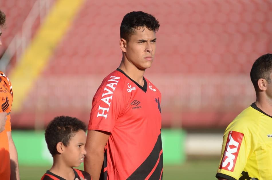 Lucas Halter comemora primeiro gol pelo profissional do Athletico: "Satisfação enorme"