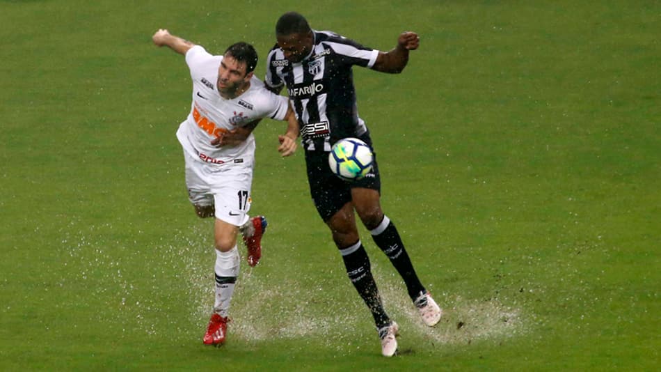 Atacante do Ceará lamenta a falta de pontaria do Vozão diante do Corinthians