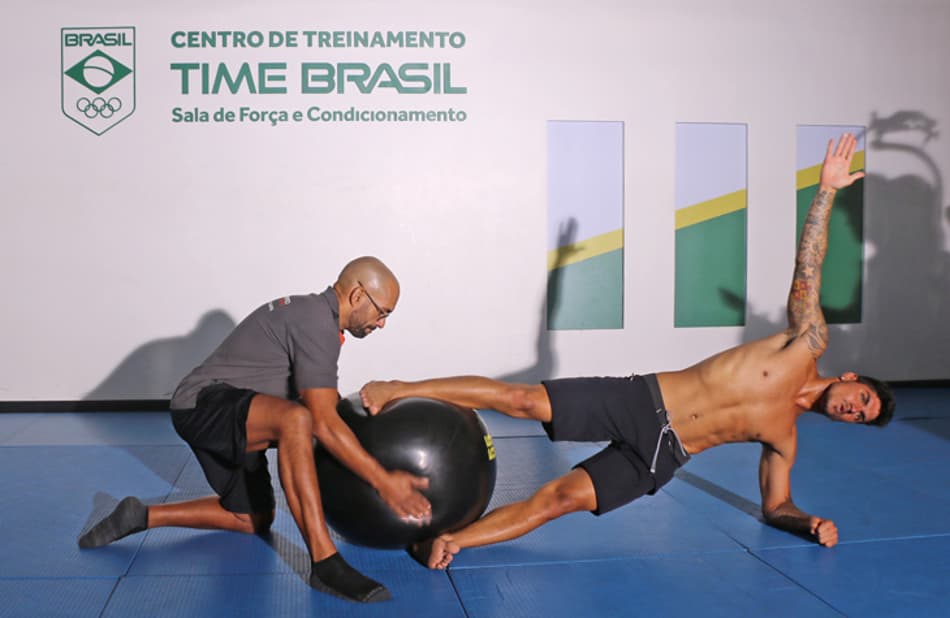 No clima olímpico, Gabriel Medina inicia preparação para temporada no Centro de Treinamento Time Brasil