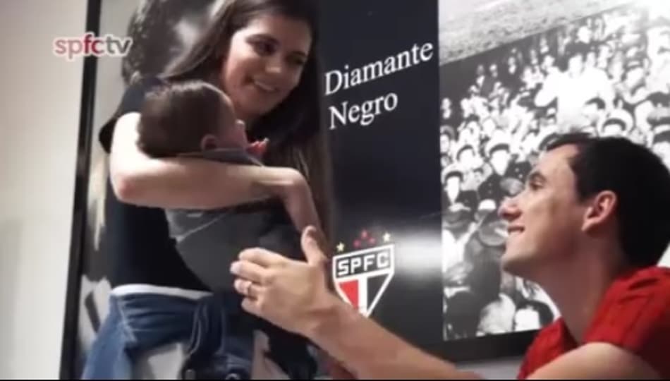 VÍDEO: Pablo recebe visita surpresa da família às vésperas do Choque-Rei
