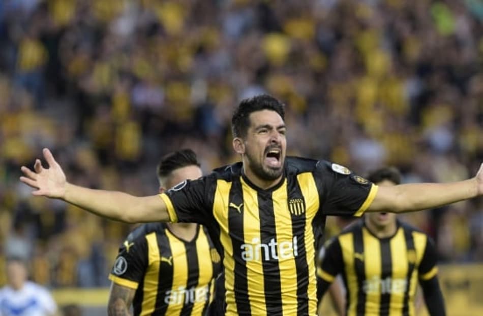 Peñarol goleia San José e vira vice-líder no grupo do Flamengo