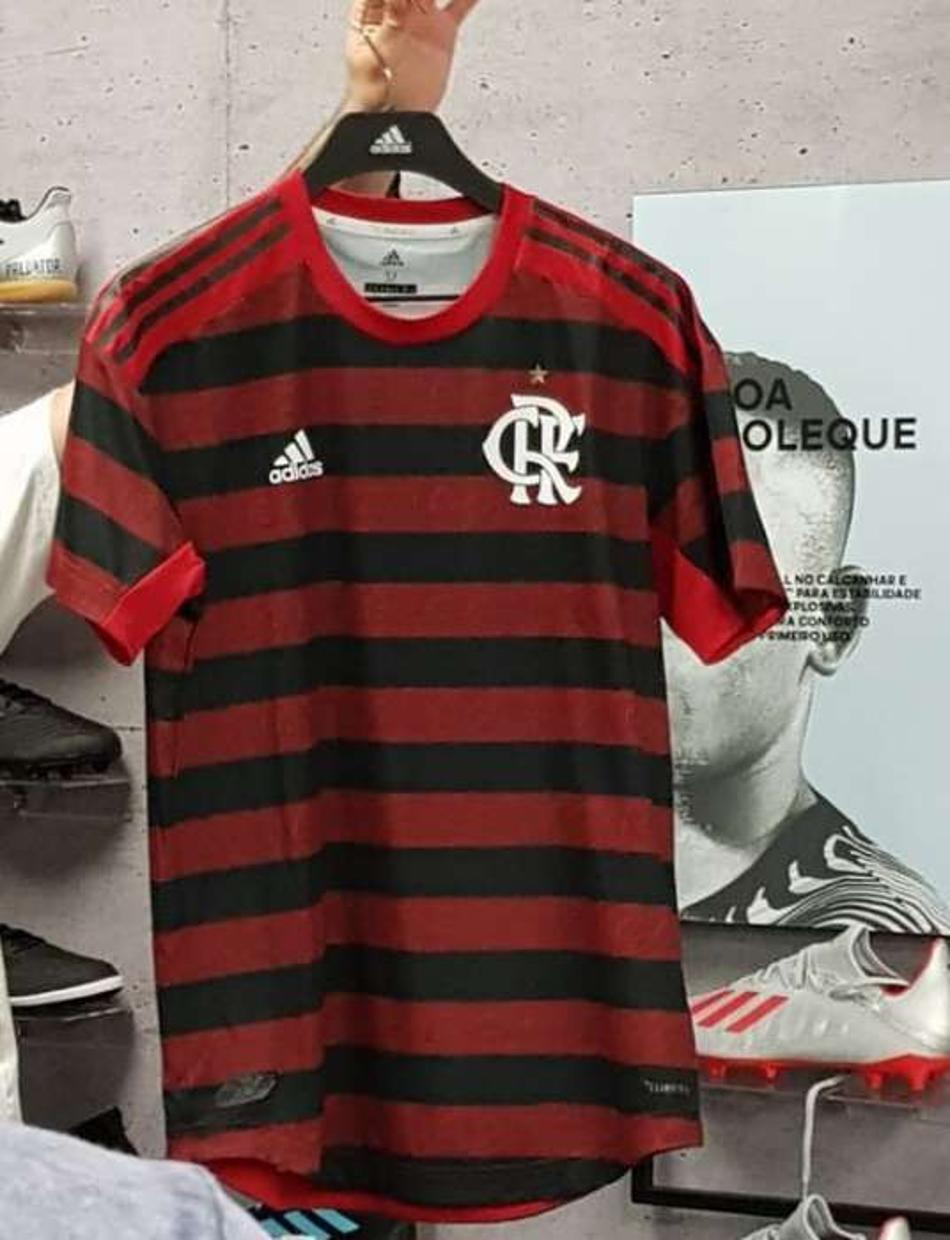 Imagens da nova camisa do Flamengo já circulam na web e mostram listras mais finas