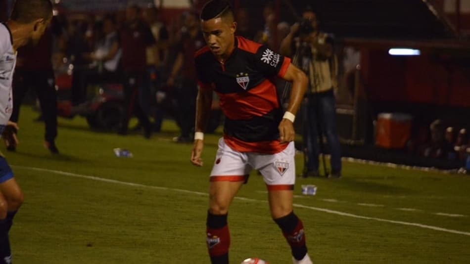 Atacante do Atlético-GO quer evitar erros do 1º turno para vencer clássico