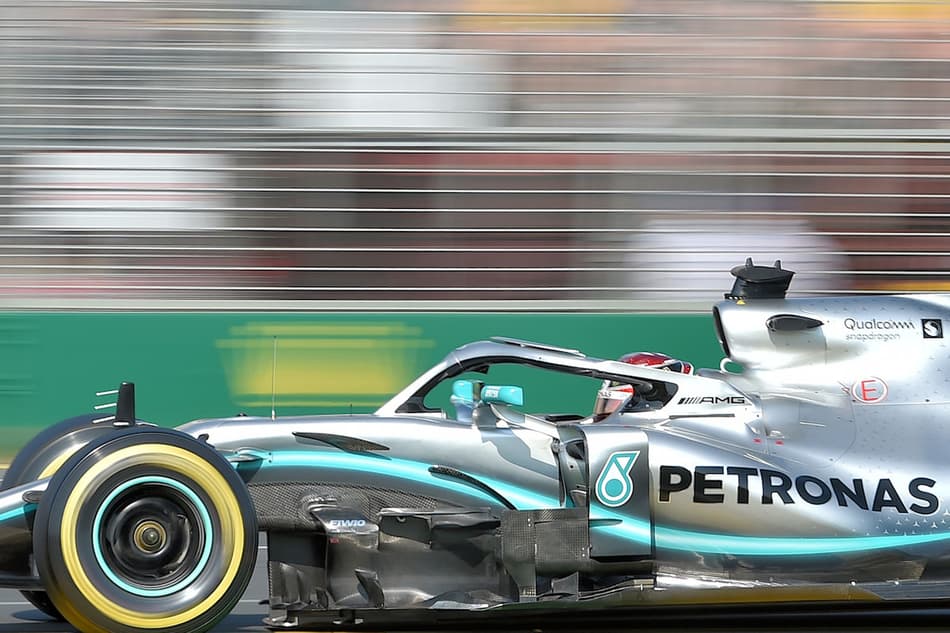 Mercedes descobre danos no chassi do W10 de Hamilton