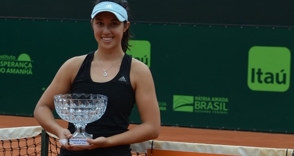 Louise Chirico é a campeã do Torneio Internacional de Tênis Feminino no Clube Pinheiros (SP)