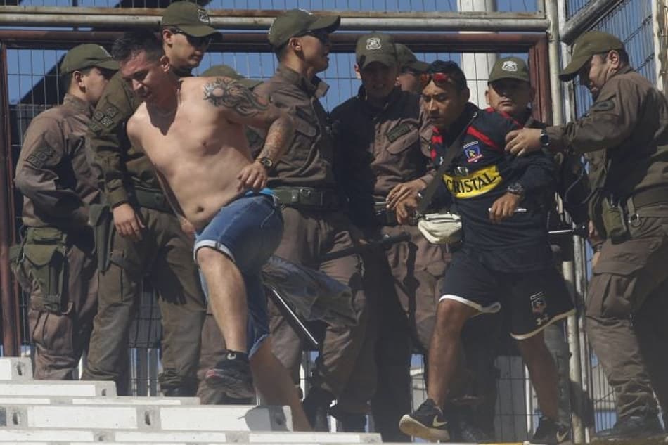 Clássico sul-americano é marcado por briga entre torcidas