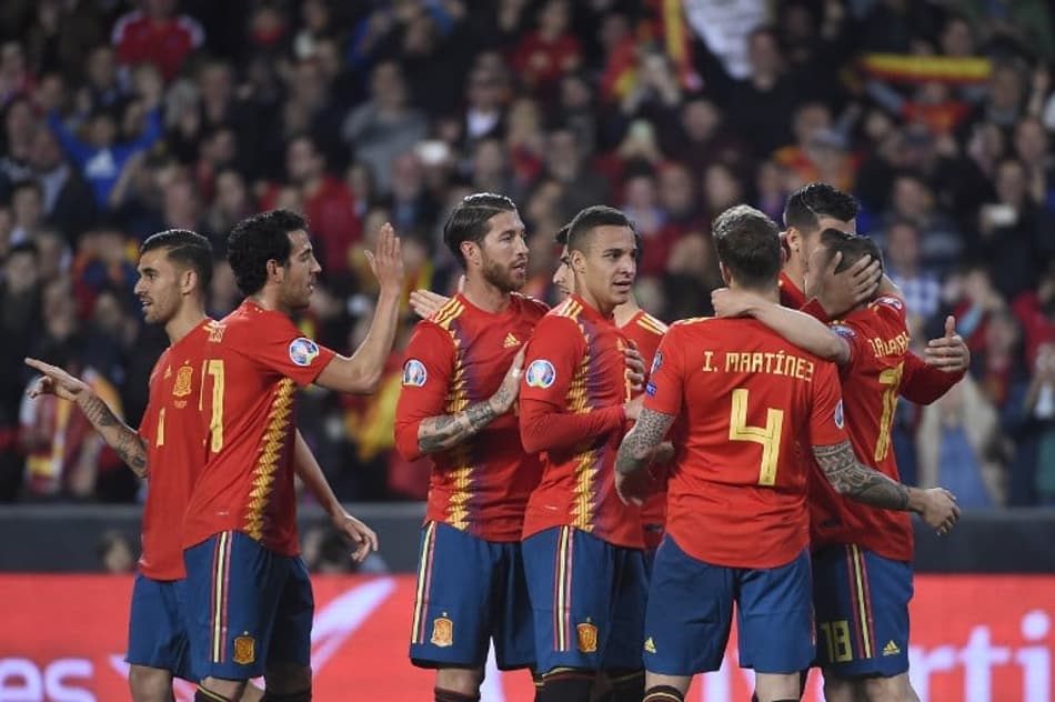 Espanha toma susto, mas vence Noruega com gol de Sergio Ramos