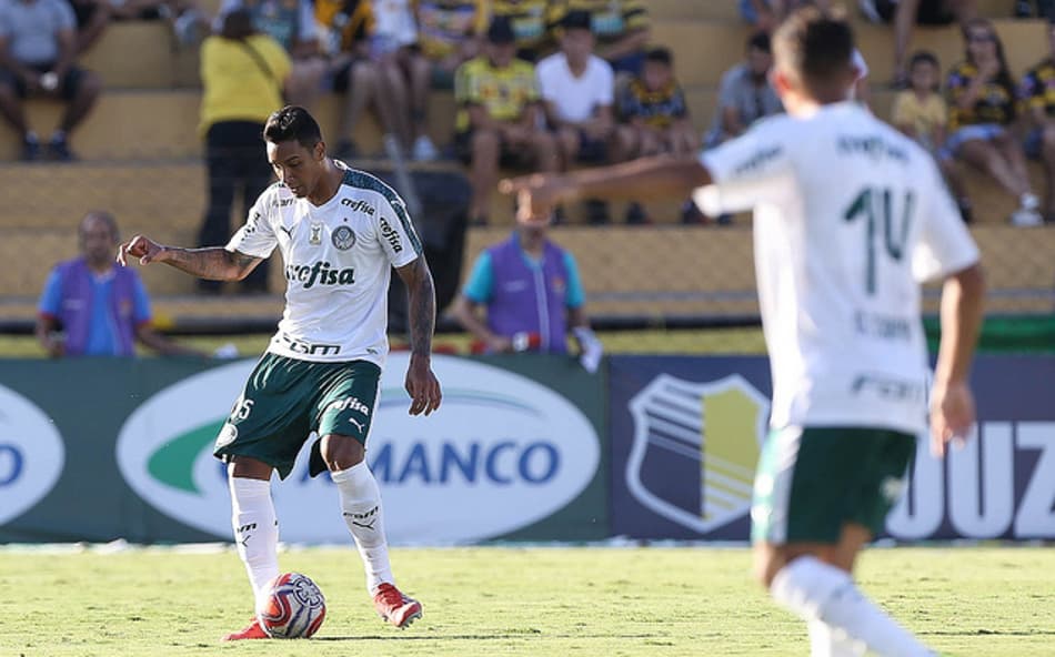 LANCE! Espresso: Mais bola, menos chilique: Palmeiras usa reclamações como escudo
