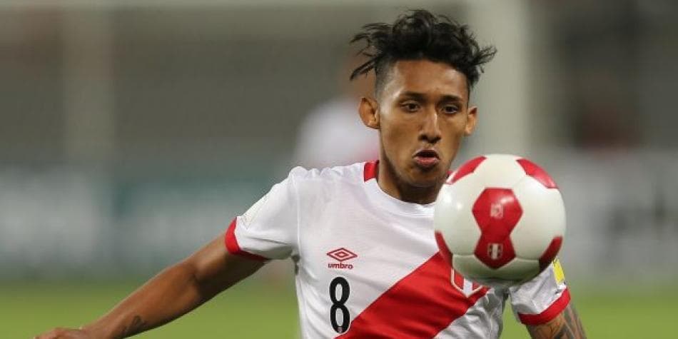 Lesão no joelho pode tirar peruano de partida da Libertadores