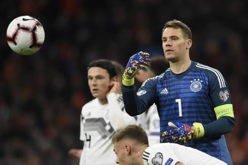 Neuer iguala recorde, e Alemanha bate Holanda fora de casa