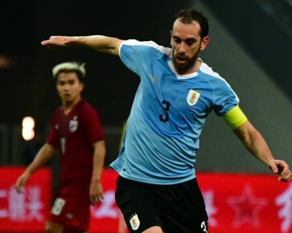 Godín desabafa sobre foto polêmica e surto de Covid-19 no Uruguai