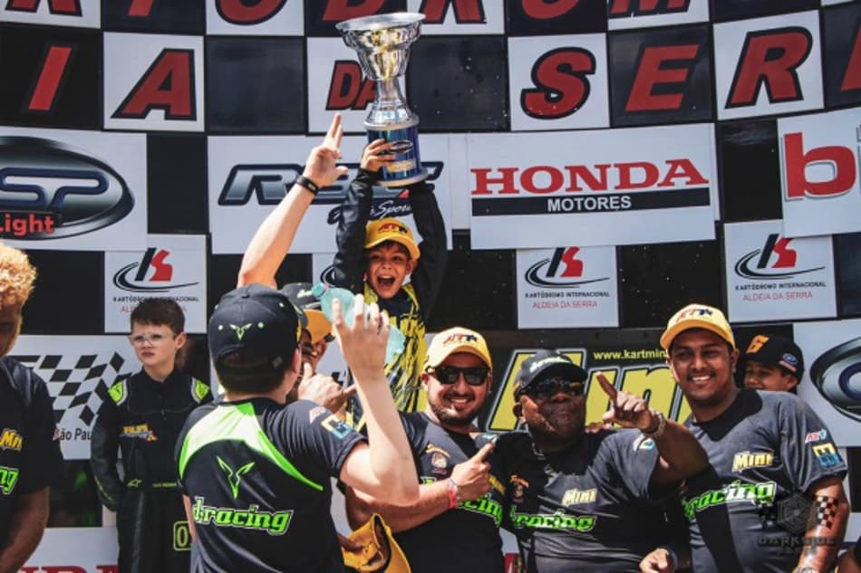 Com apenas 8 anos, Augustus Toniolo vence etapa no Paulista Light de Kart na categoria Mirim