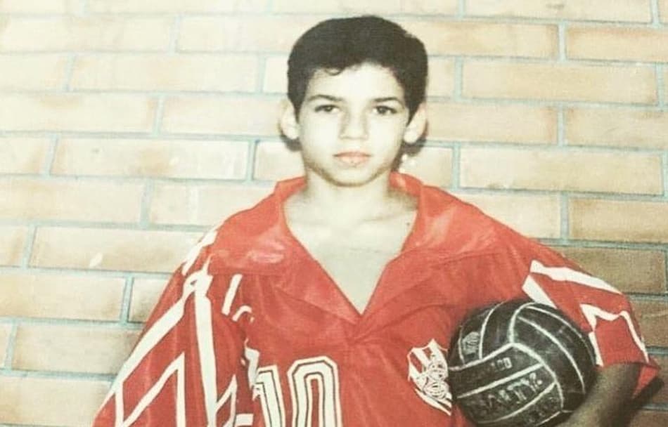 Coração de jogador: Serginho torce pelo Bangu do outro lado do mundo