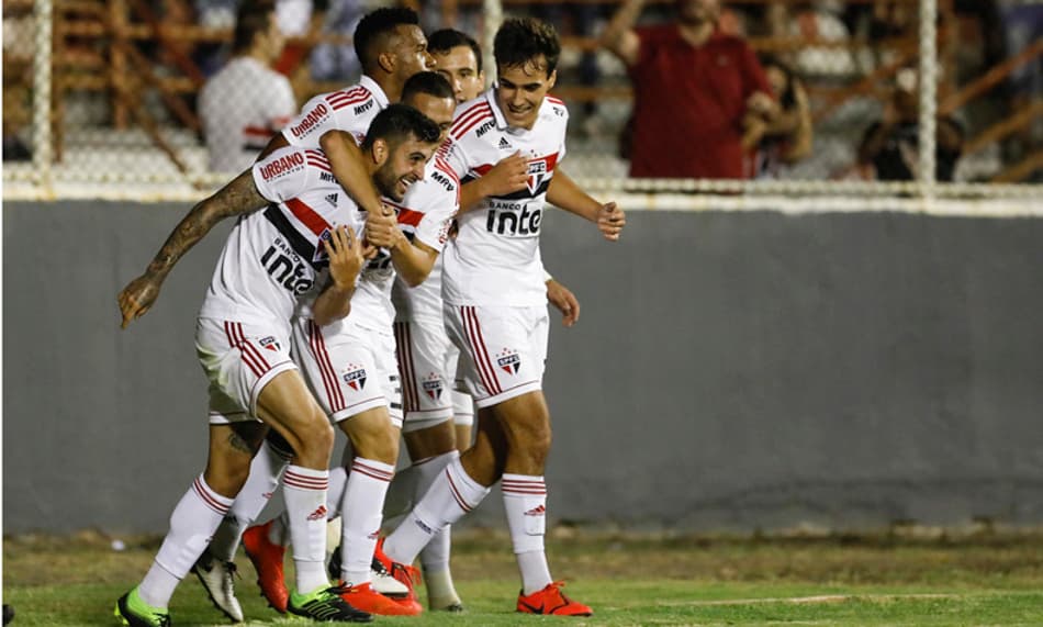 Liziero comemora gol e vaga às semifinais, mas alerta: ‘Pés no chão’