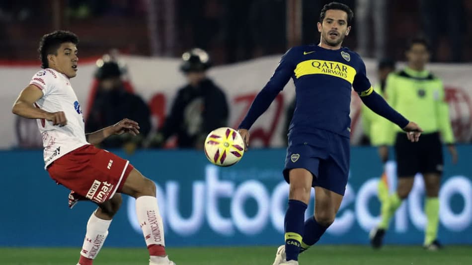 Fernando Gago pode deixar a aposentadoria de lado e acertar com time sul-americano