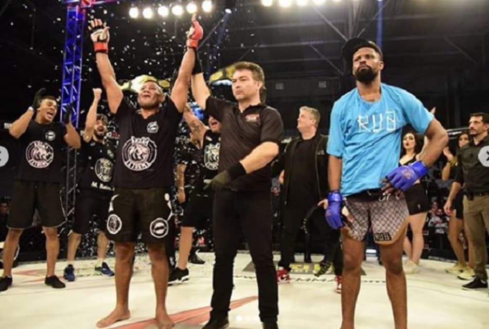 SFT 10: Clebinho Souza nocauteia e mantém título em noite histórica