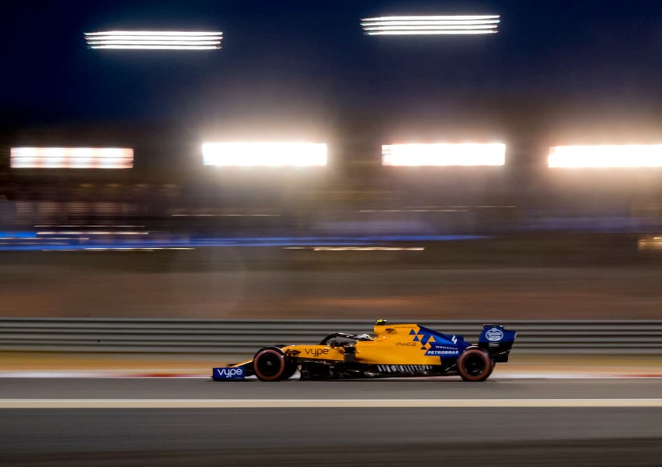 Sainz abandonou no Bahrein: contato com Verstappen tornou o dia menos “desastroso”