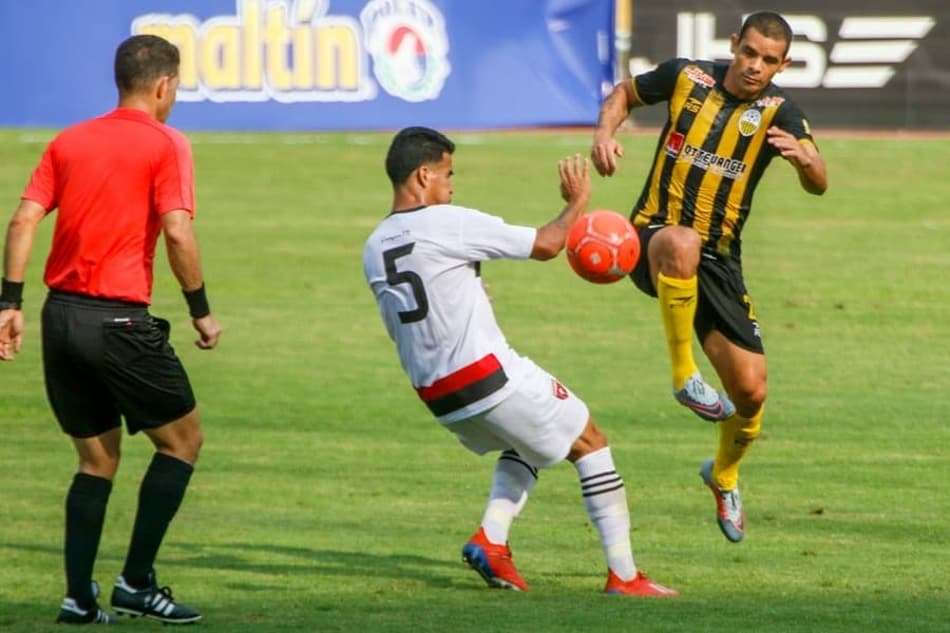 Gigantes encostam nos líderes do Campeonato Venezuelano