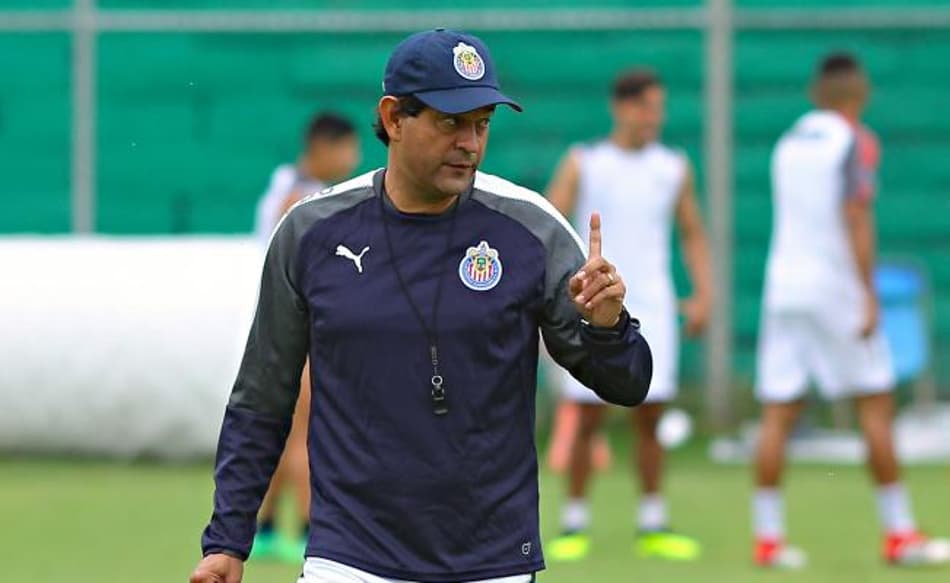 Chivas anuncia a demissão do técnico paraguaio José Cardozo