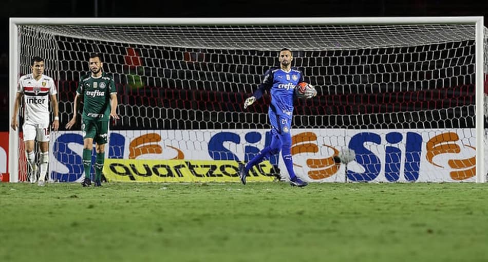 Sem sofrer gol há um mês, Weverton defende média histórica no Palmeiras