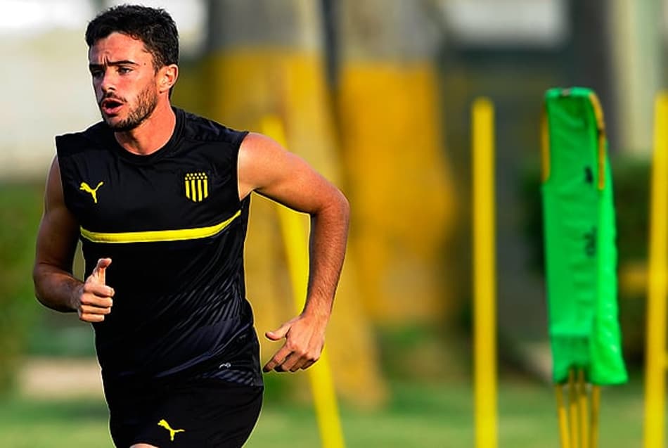 Lateral do Peñarol revela ansiedade para duelo contra o Fla