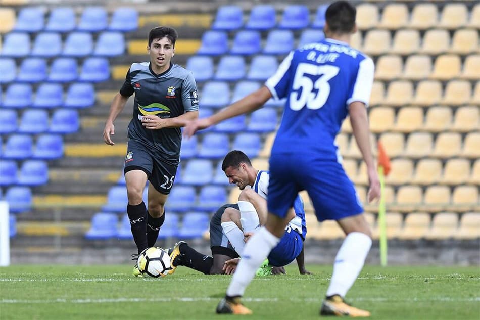 Ex-Menino da Vila fala sobre adaptação no futebol português