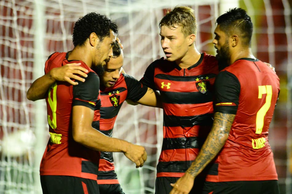 Charles ganha moral no Sport e vira titular absoluto