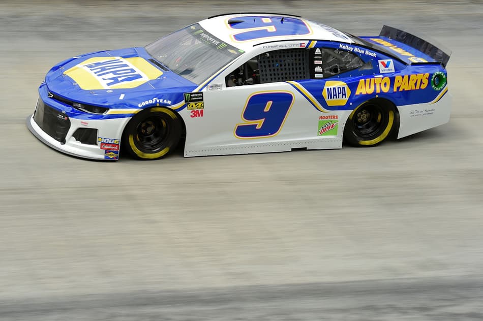 Cup Series: Chase Elliott faz a pole no Bristol Motor Speedway