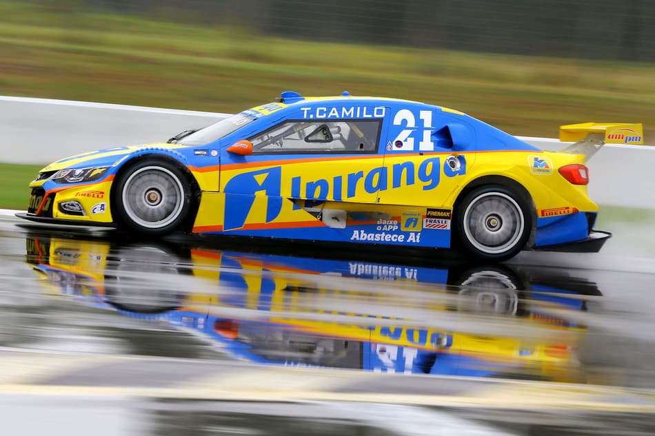 Com chuva no Velopark, Thiago Camilo faz a pole para a 500ª corrida da Stock Car